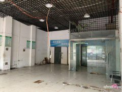 便宜底樓商鋪出租，層高4.8米，門前有空地